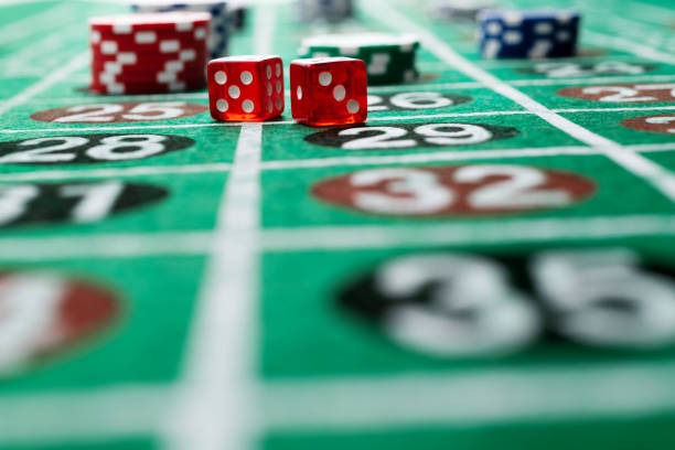 mansion88 poker table interface showing player seats, community cards, and chip denominations